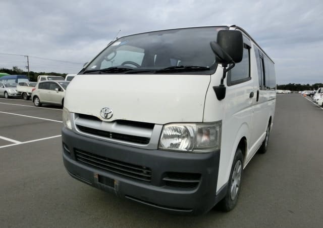 TOYOTA HIACE VAN