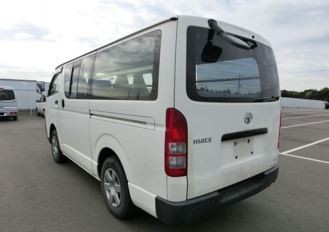 TOYOTA HIACE VAN