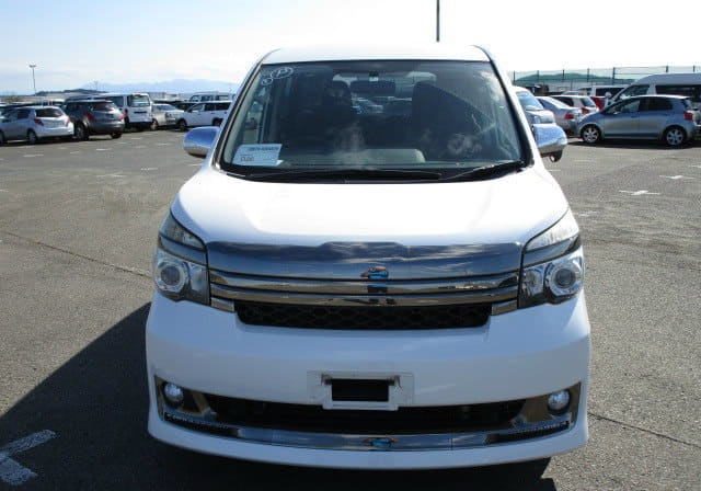 TOYOTA VOXY Z GS