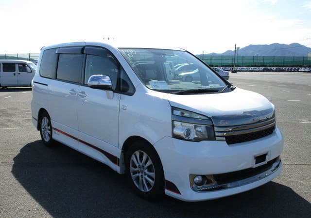TOYOTA VOXY Z GS
