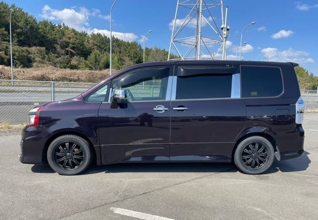 TOYOTA VOXY ZS