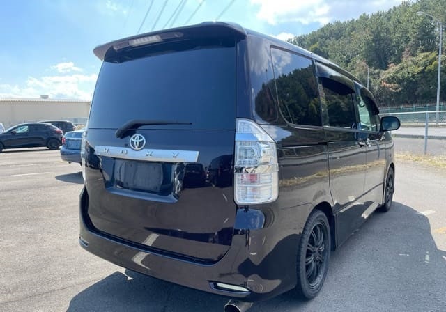 TOYOTA VOXY ZS