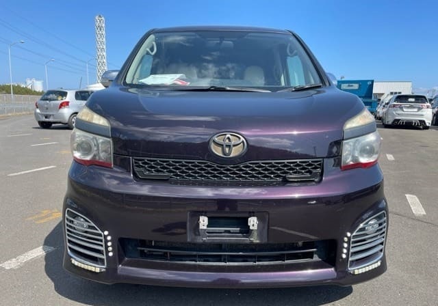 TOYOTA VOXY ZS