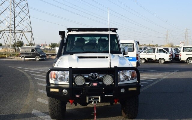 TOYOTA LAND CRUISER PICK UP