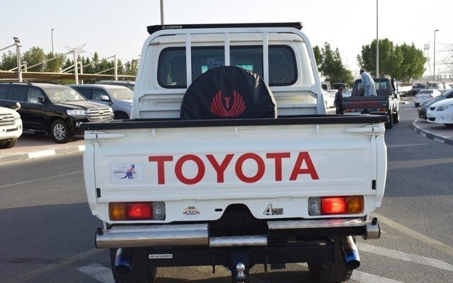 TOYOTA LAND CRUISER PICK UP