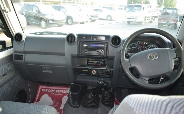 TOYOTA LAND CRUISER PICK UP