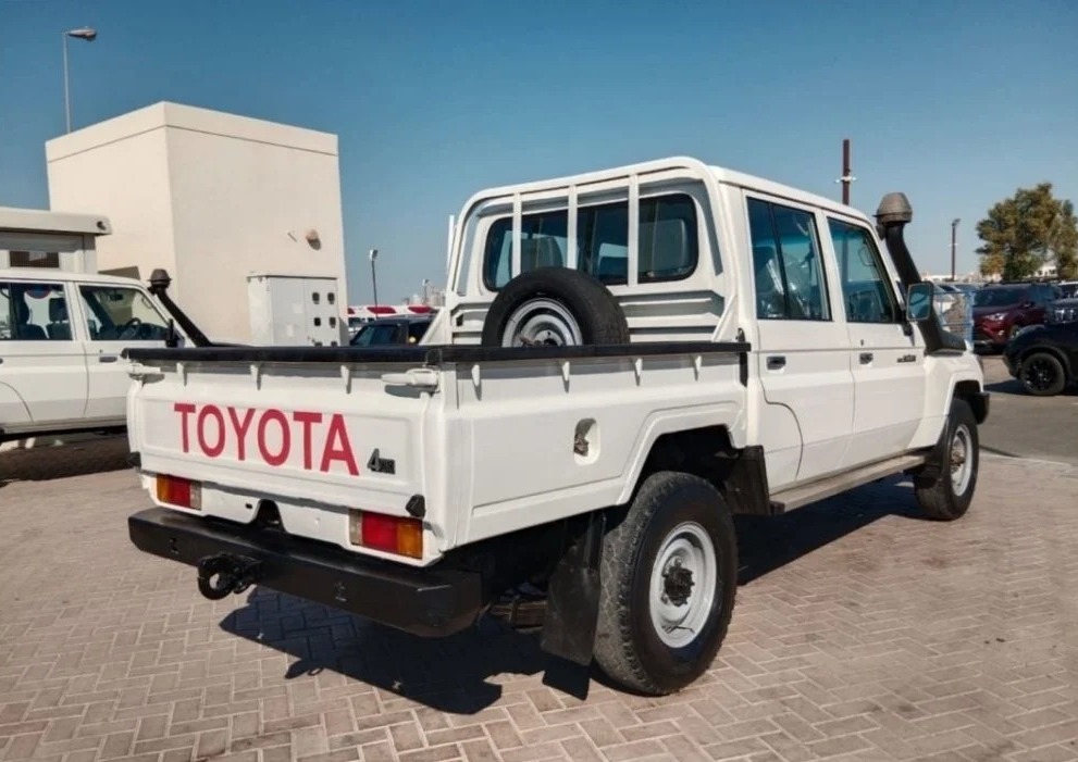 TOYOTA LAND CRUISER PICKUP