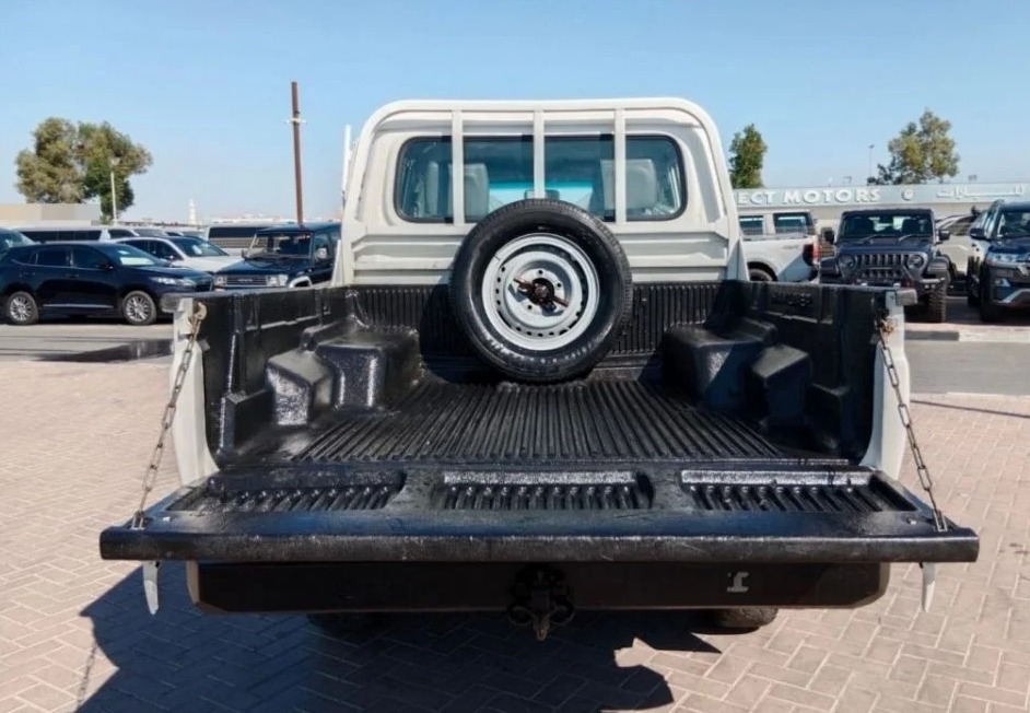 TOYOTA LAND CRUISER PICKUP