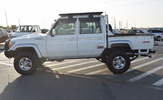 TOYOTA LAND CRUISER PICK UP