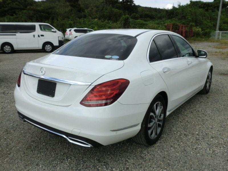 MERCEDES-BENZ C-200