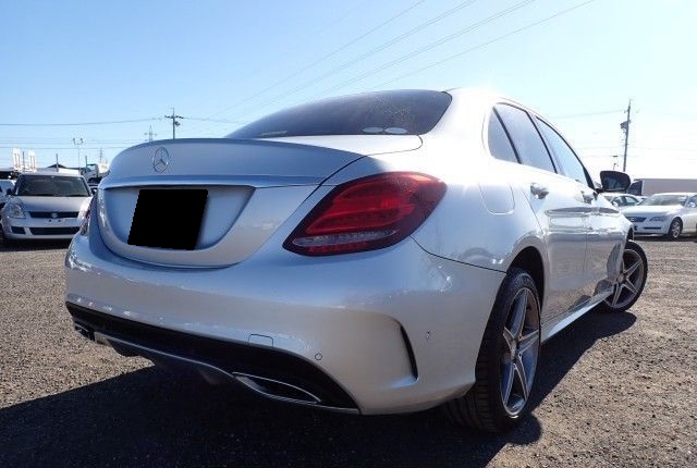 MERCEDES-BENZ C200