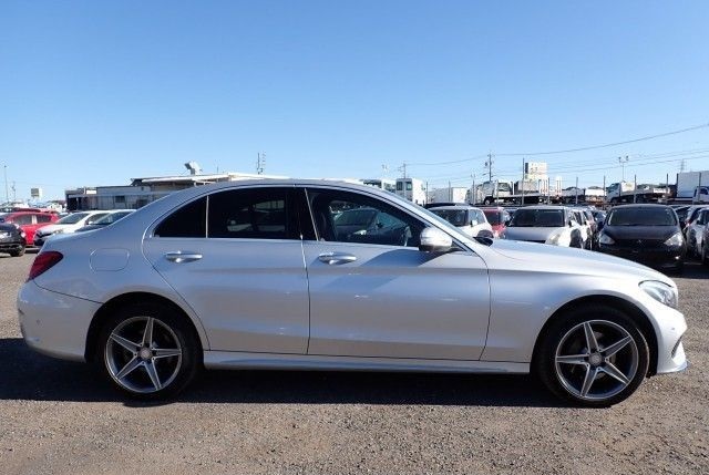 MERCEDES-BENZ C200