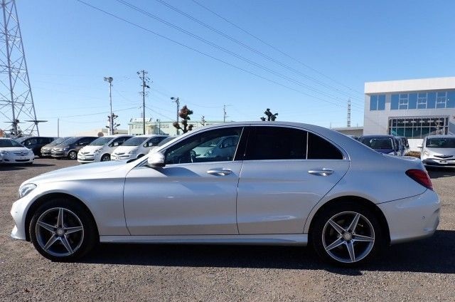 MERCEDES-BENZ C200