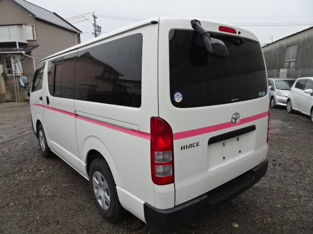 TOYOTA HIACE VAN